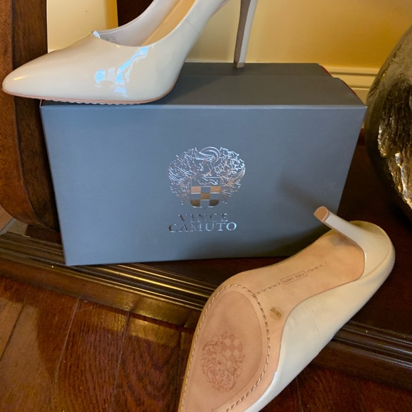 Vince Camuto Smooth Patent Blush Heel - Picture 6 of 6